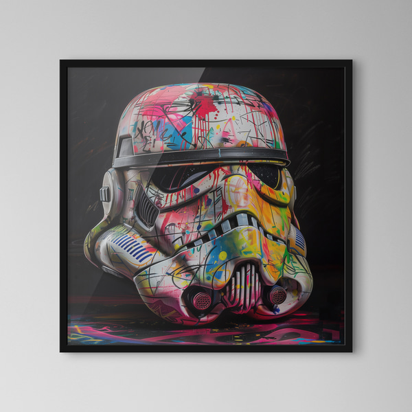 O cască Stormtrooper din Războiul Stelelor acoperită cu artă stradală vibrantă și graffiti