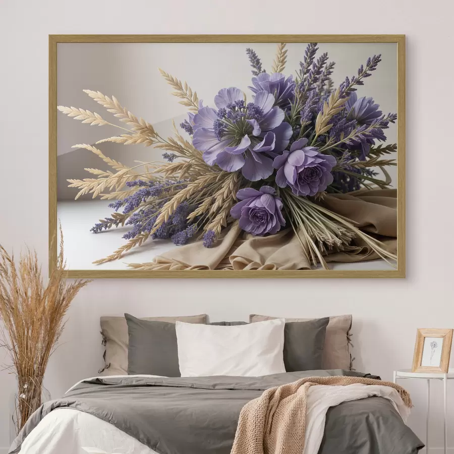 fototapet Un buchet de flori mov, inclusiv bujori și lavandă, cu tulpini de grâu pe un fundal deschis f40030
