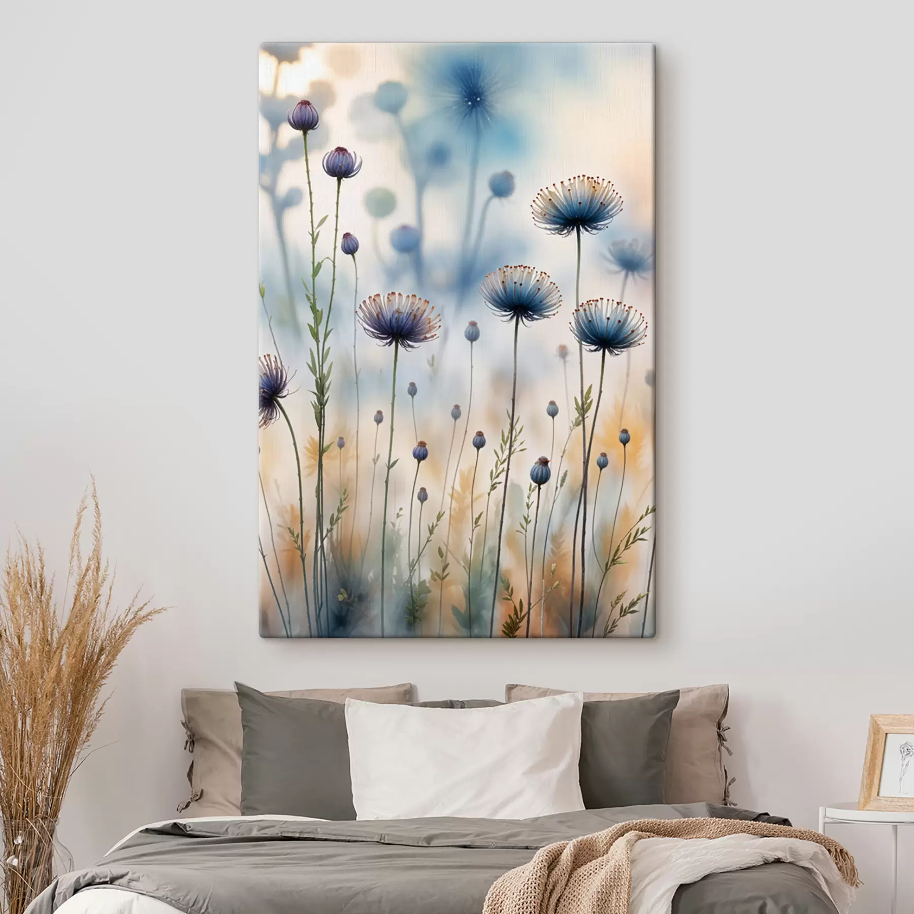 fototapet Flori înalte, mov, asemănătoare păpădiei, cu fundal neclar, creând o atmosferă senină și de vis s40414