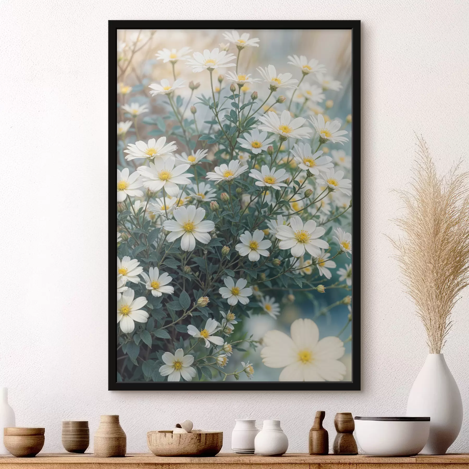 fototapet Un câmp de flori albe de margarete cu frunziș verde, pe un fundal neclar f40413