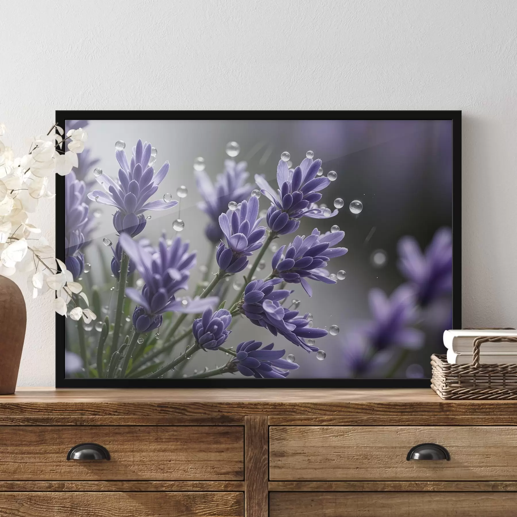 fototapet Flori de levănțică mov cu picături de apă pe petale, pe un fundal neclar f42229