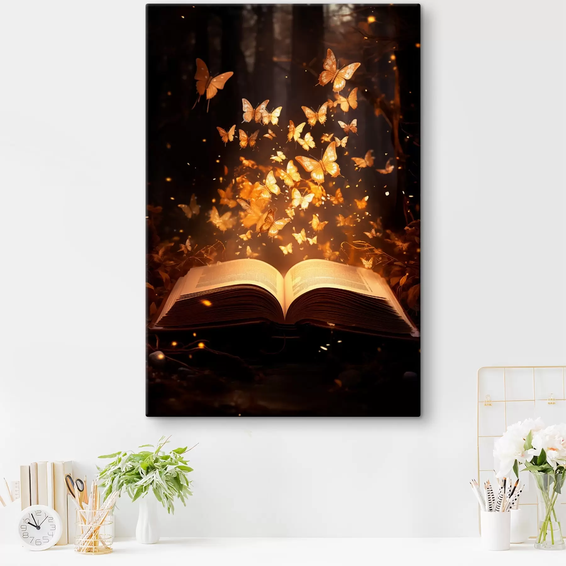 fototapet O carte deschisă din care ies fluturi luminoși, strălucind în raze de lumină într-o pădure întunecată și magică. s42573