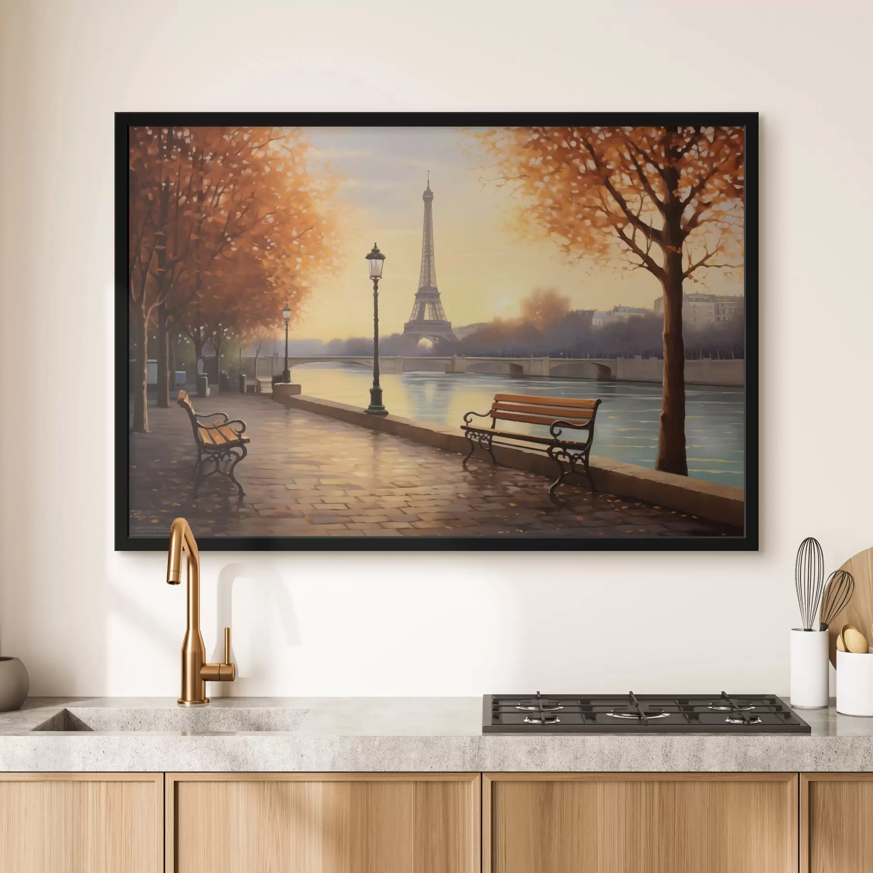 fototapet Toamna la Paris, cu vedere spre Turnul Eiffel, malurile Senei acoperite cu frunze, bănci și felinare care contribuie la atmosfera romantică f42577