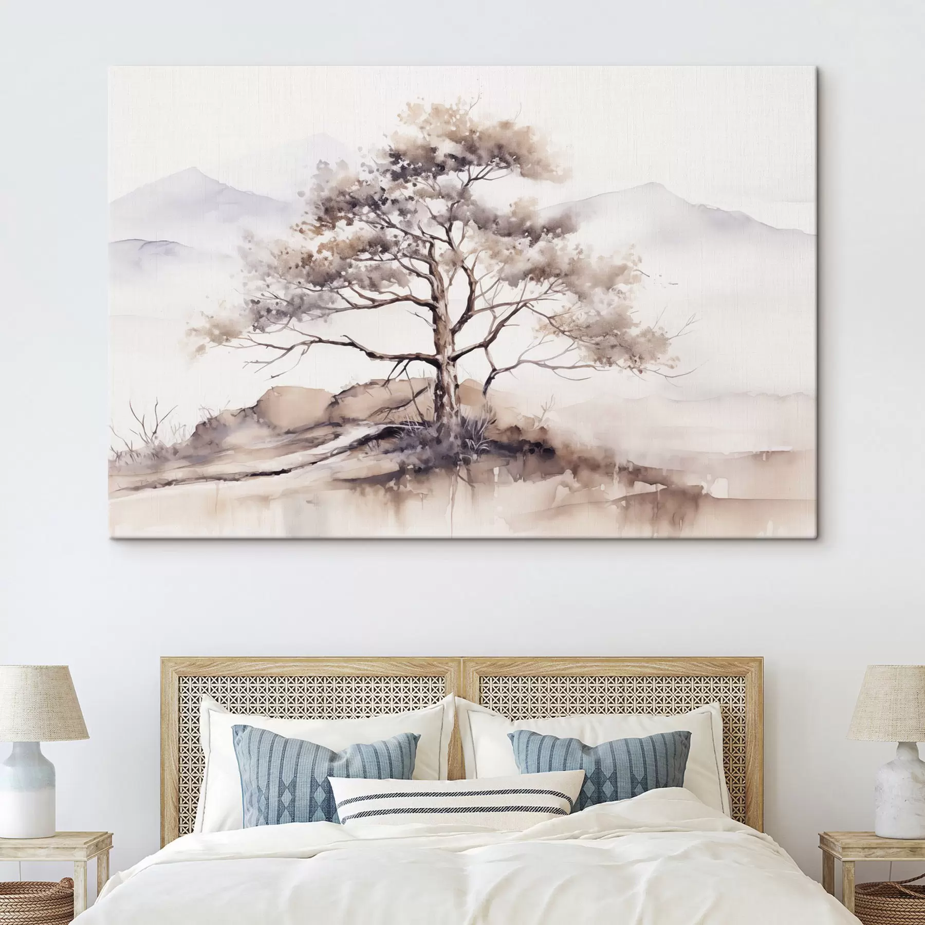 fototapet Un copac solitar, cu trunchiul răsucit și ramuri rare, pe un fundal de munți moale și estompat  s42715