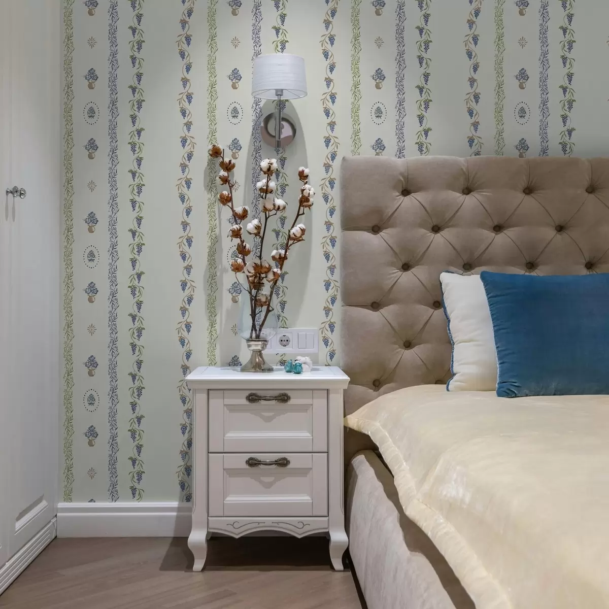 Wallpaper Ornament delicat cu frunze și struguri a00032