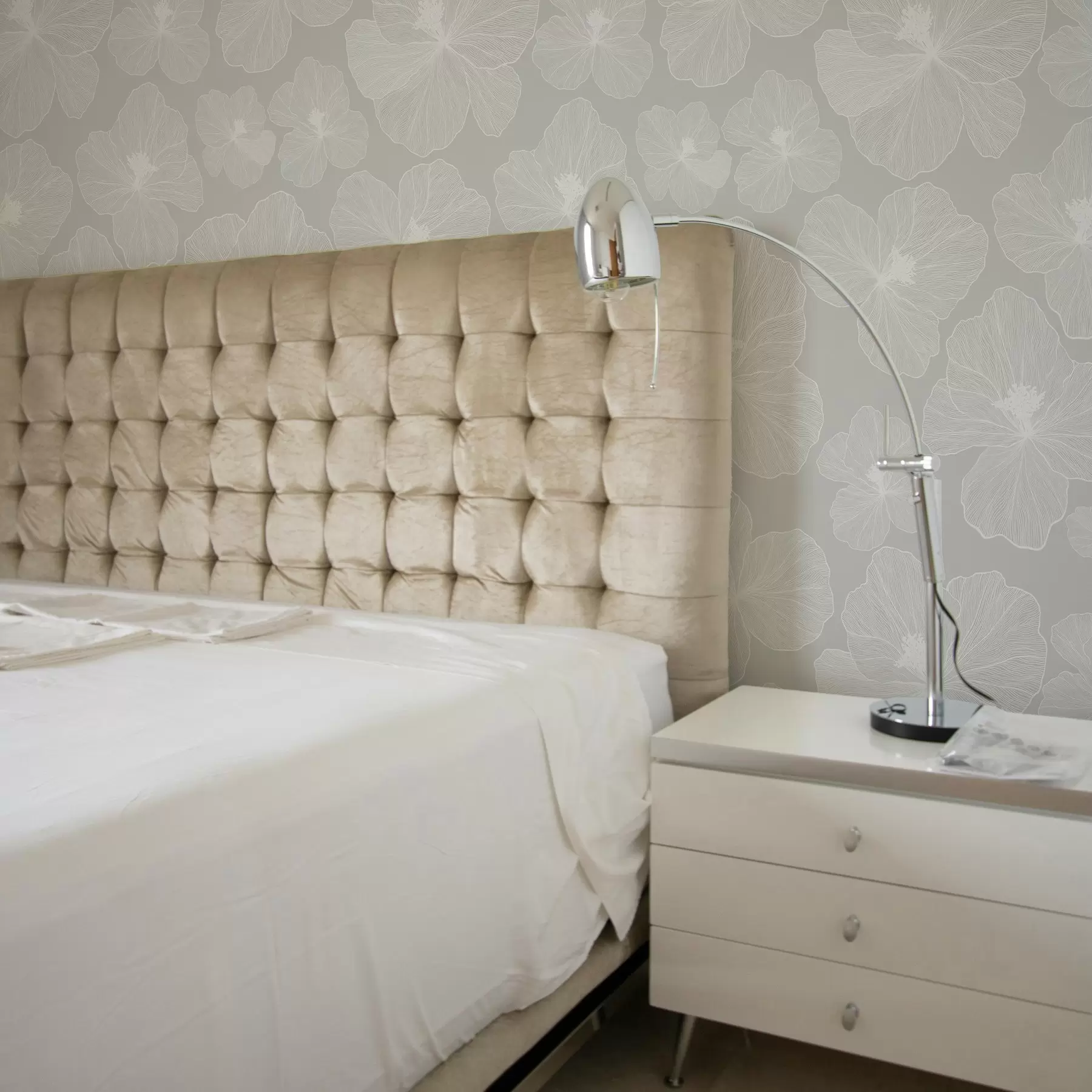 fototapet Flori mari pe fundal gri a00068