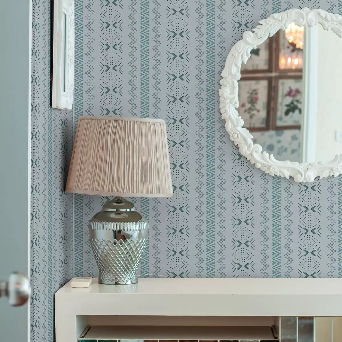 Wallpaper Geometrie cu broderie ucraineană pe un fundal albastru a00139