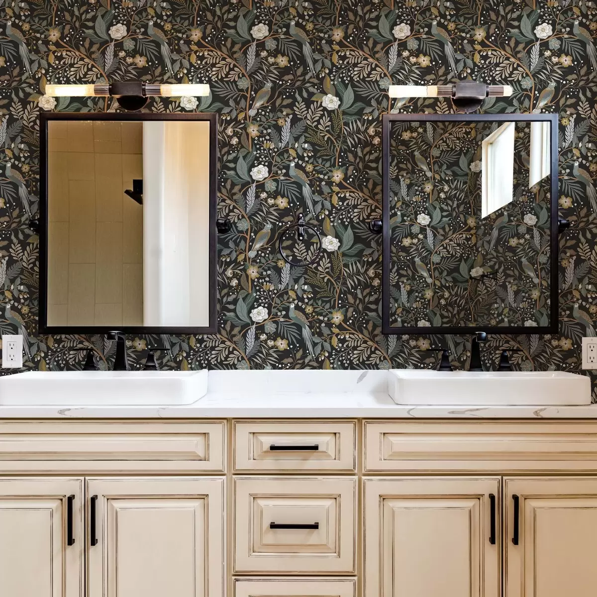 Wallpaper Păsări printre ramuri pe un fundal întunecat a00161