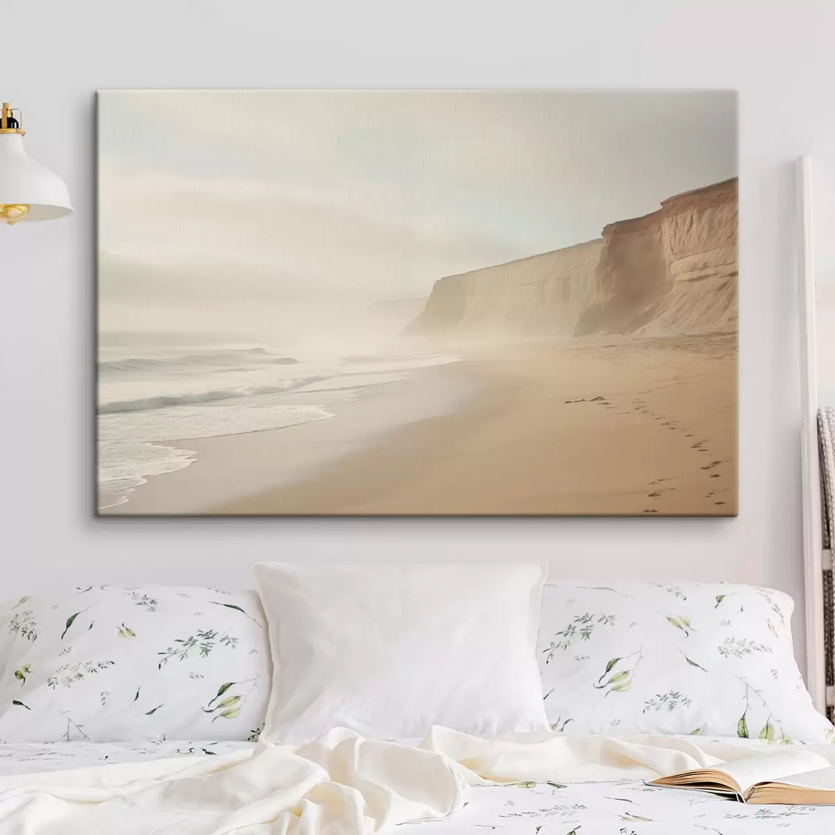 Tablouri Peisaj al unei plaje de nisip cu o stâncă într-o zi însorită clară s44391