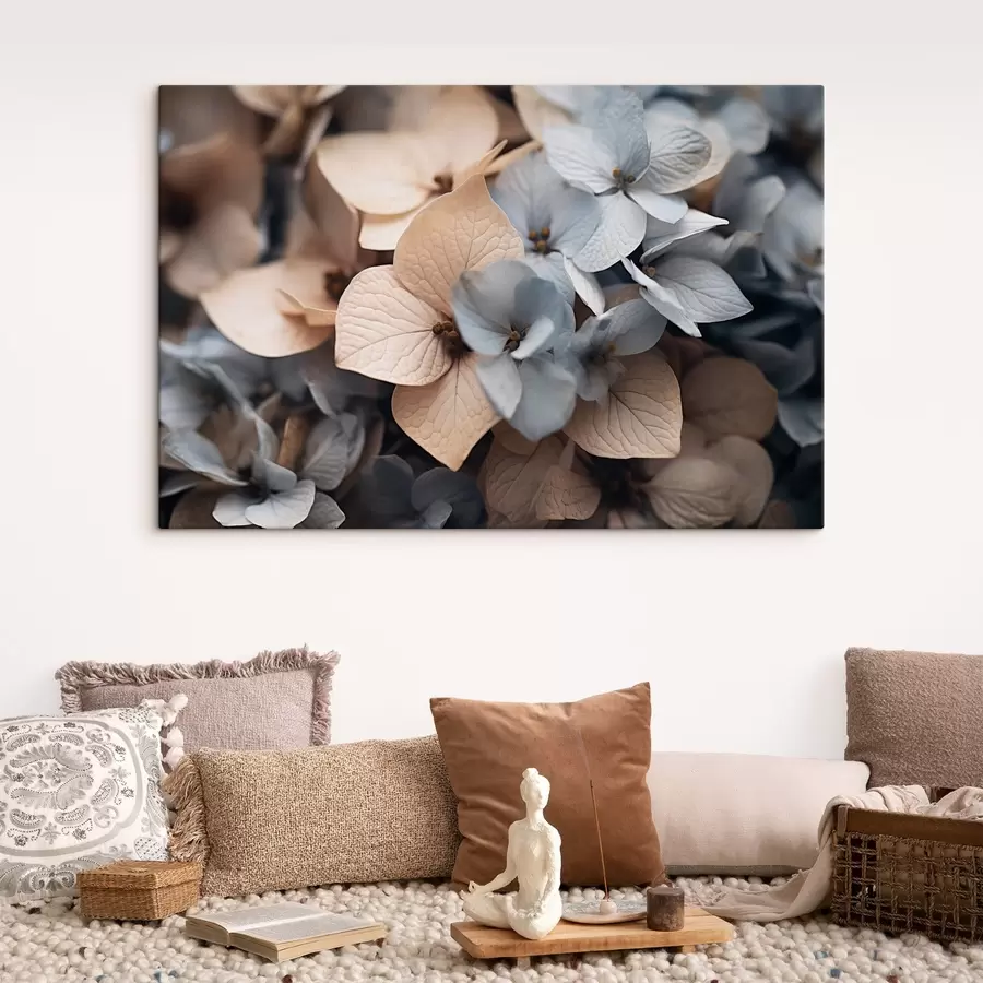 Tablouri Flori de hortensie, petale albastru deschis și bej, cu texturi detaliate, aranjament floral elegant s44394