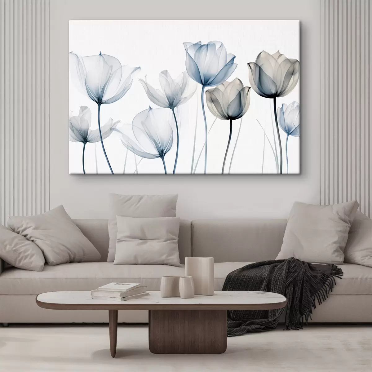 Tablouri Lalele translucide albastre și albe cu tulpini lungi, pe un fundal alb simplu s44409