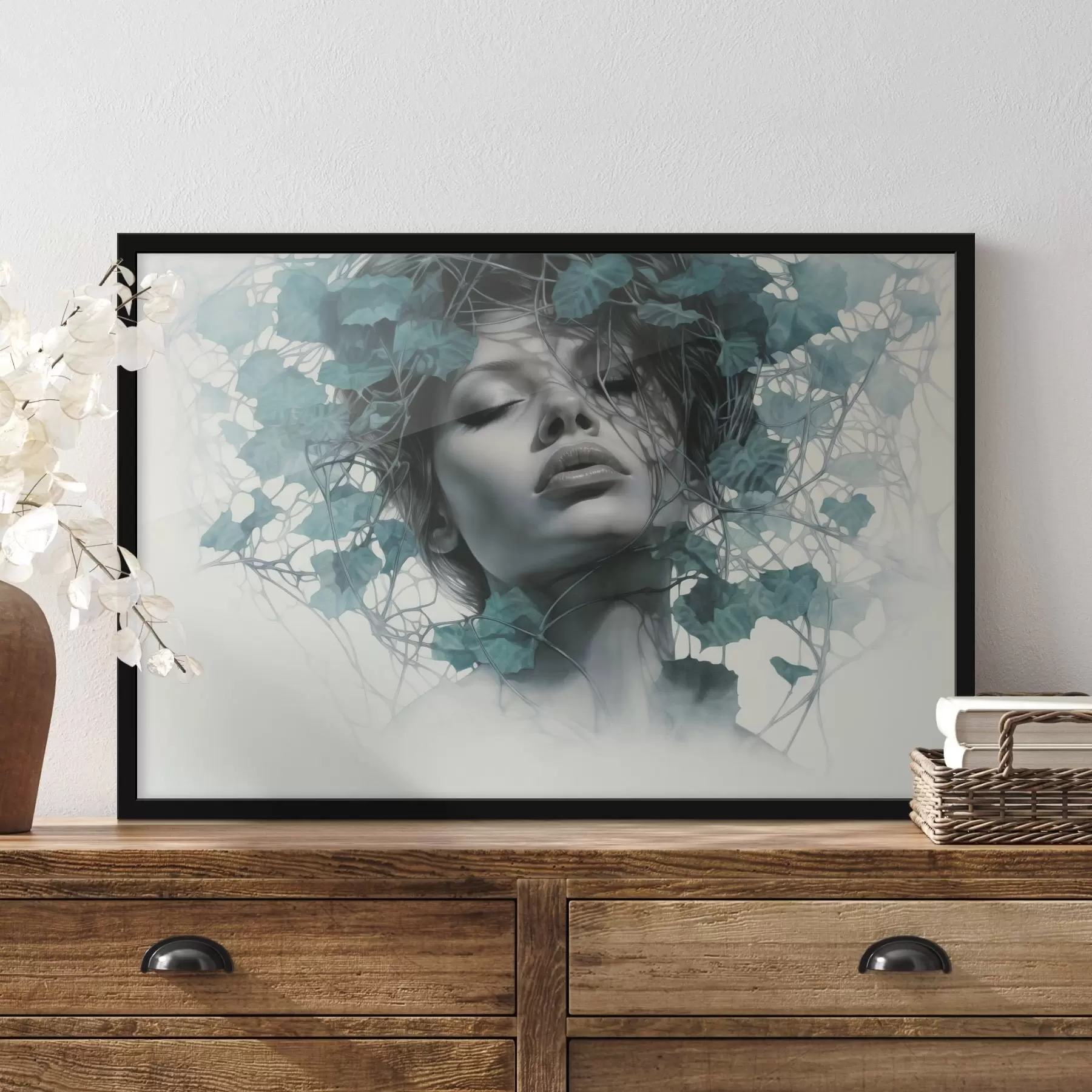 fototapet Portret de femeie cu ochii închiși, înconjurată de frunze verzi și ramuri f44399