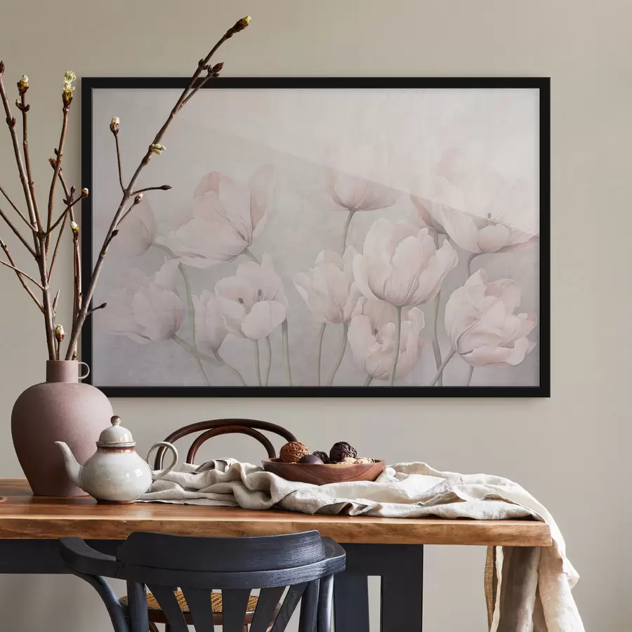 fototapet Vintage texturat lalele roz cu tulpini lungi, culori moi mute, fundal gri deschis f44407