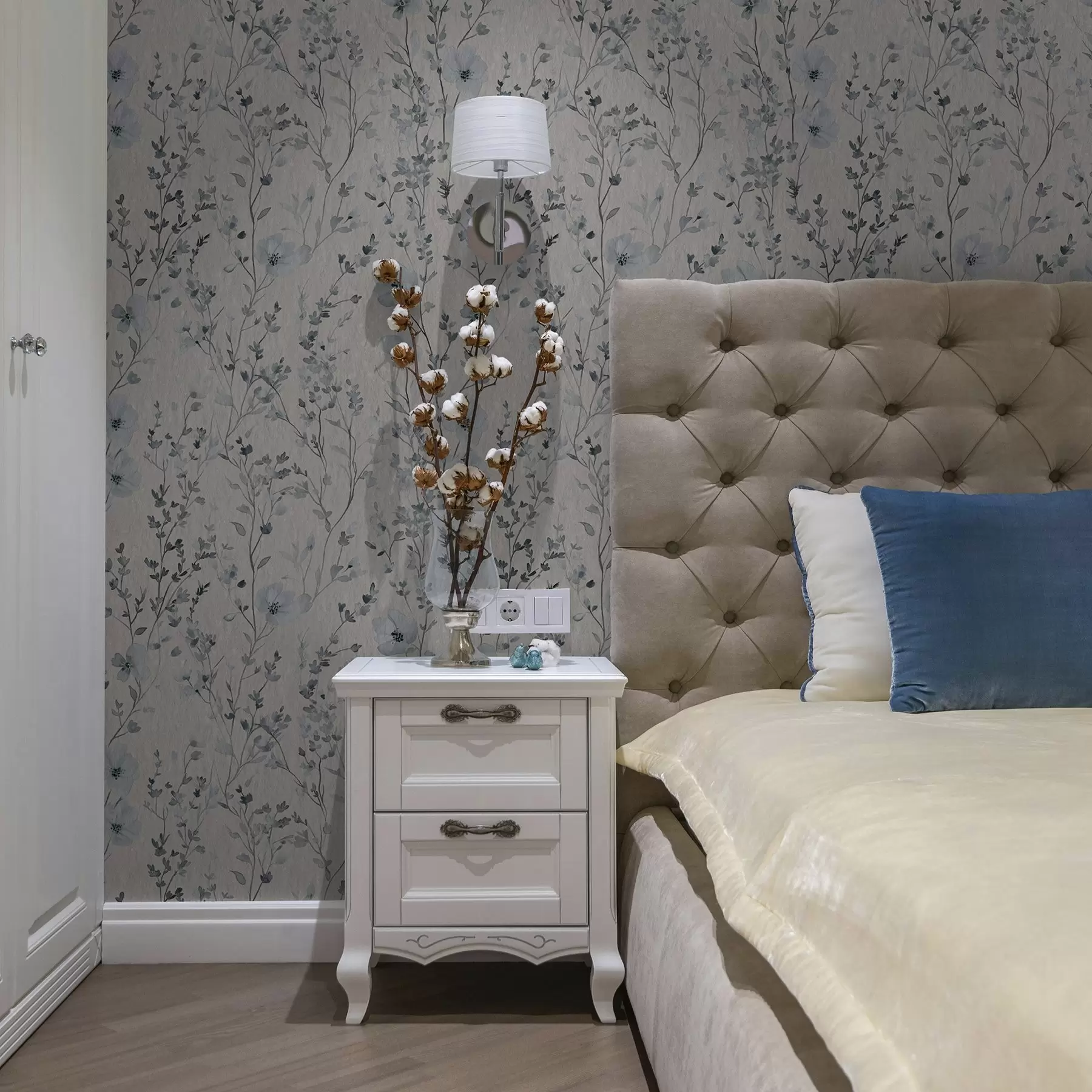 fototapet Albastru și gri acuarelă floristică pe fundal neutru a00198