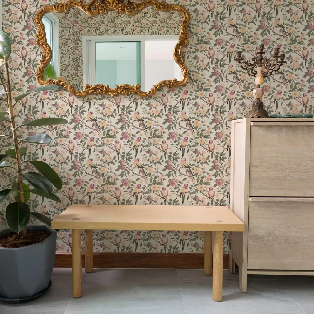 Wallpaper Păsări tropicale pe ramuri înflorite în culori pastelate a00199