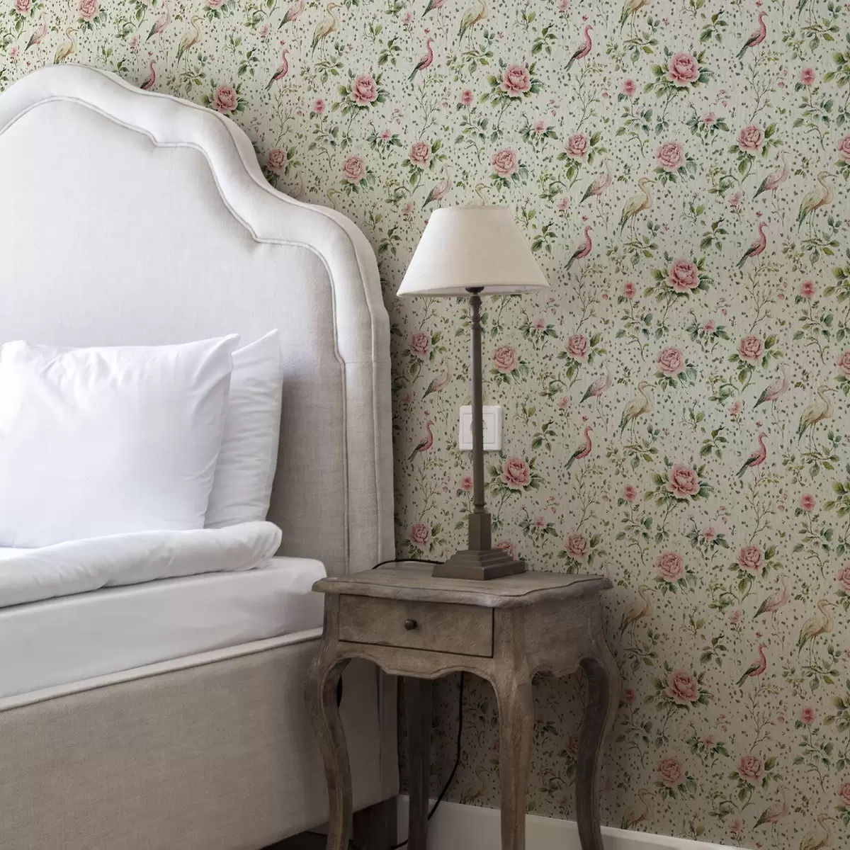 Wallpaper Trandafiri roz pastel și păsări în stil shabby chic a00201