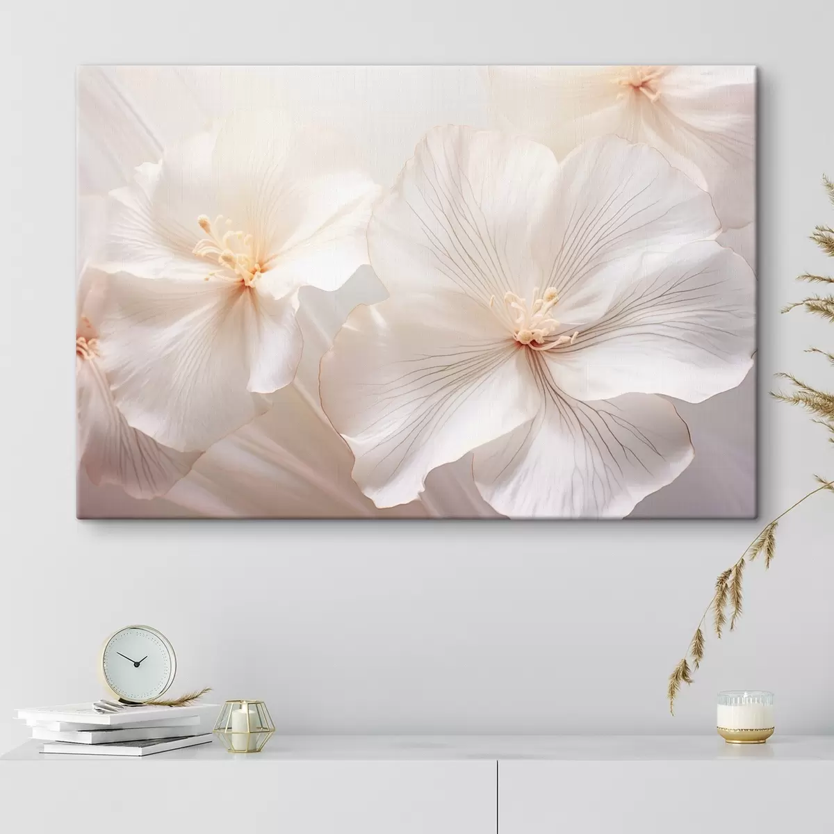 Tablouri Flori albe delicate cu petale și centre moi, în culori pastelate, creând o artă florală de vis și eterică s44858