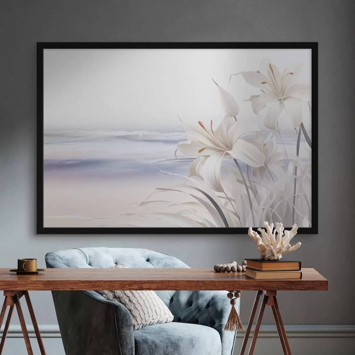 Poster Crini albi cu pistil portocaliu și frunze lungi pe o plajă cu valuri moi în fundal, culori pastelate f44850