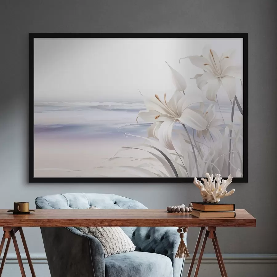 fototapet Crini albi cu pistil portocaliu și frunze lungi pe o plajă cu valuri moi în fundal, culori pastelate f44850