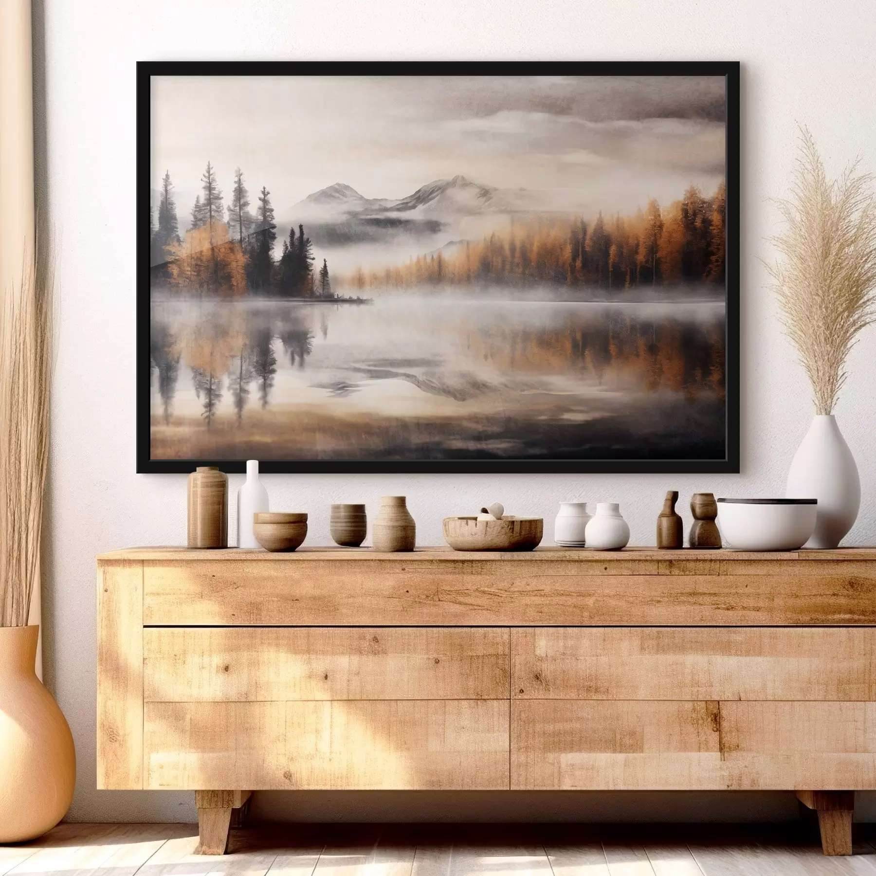 fototapet Un peisaj de lac cețos texturat cu pini și munți, cer gri noros f44856