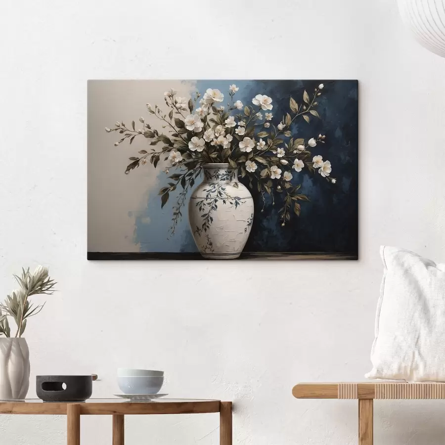 Tablouri Flori albe și galbene într-o vază mare pe un fundal albastru s44893