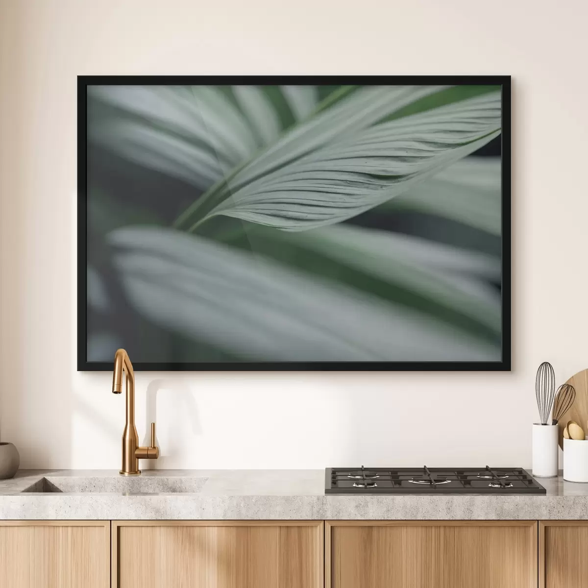 Poster Frunze tropicale cu picături de apă în mediu cețos f44903