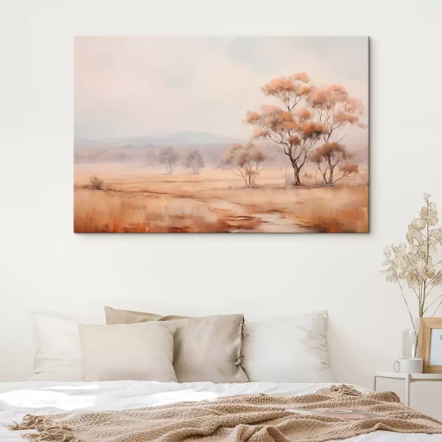 Tablouri Un câmp cu iarbă portocalie și câțiva copaci cu frunze portocalii, munți în fundal cu un cer noros s44927