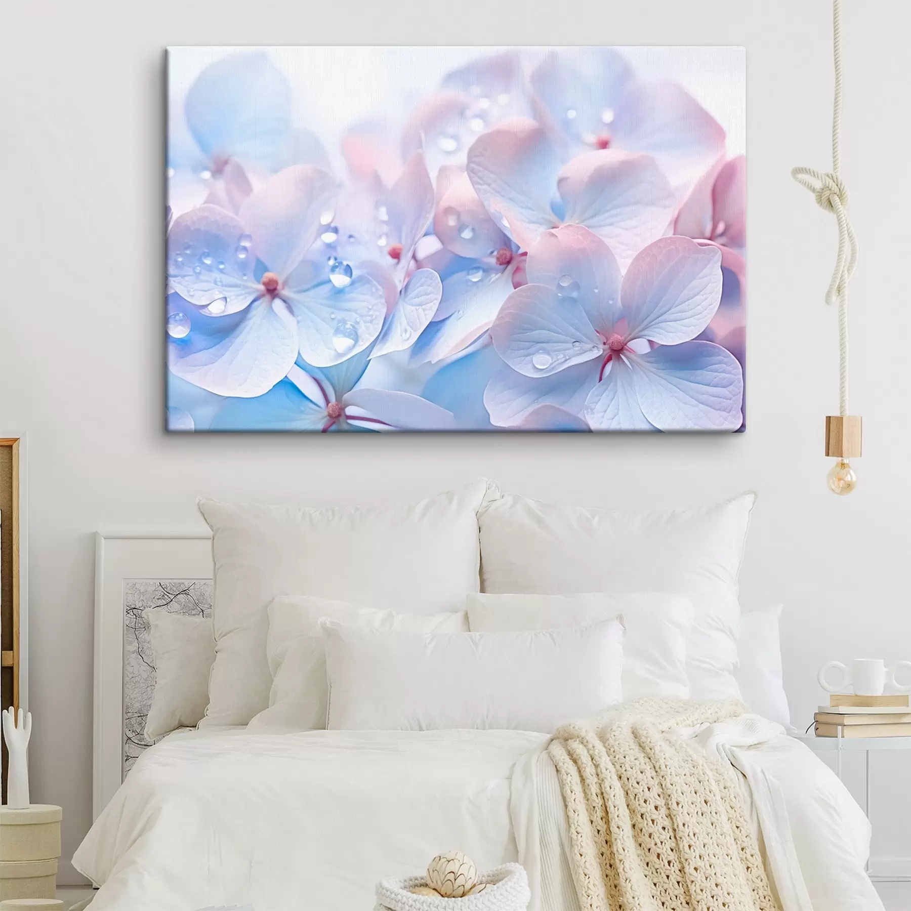 Tablouri Flori de hortensie cu picături de apă pe petale delicate, culori pastelate moi, nuanțe de albastru deschis și roz s44929