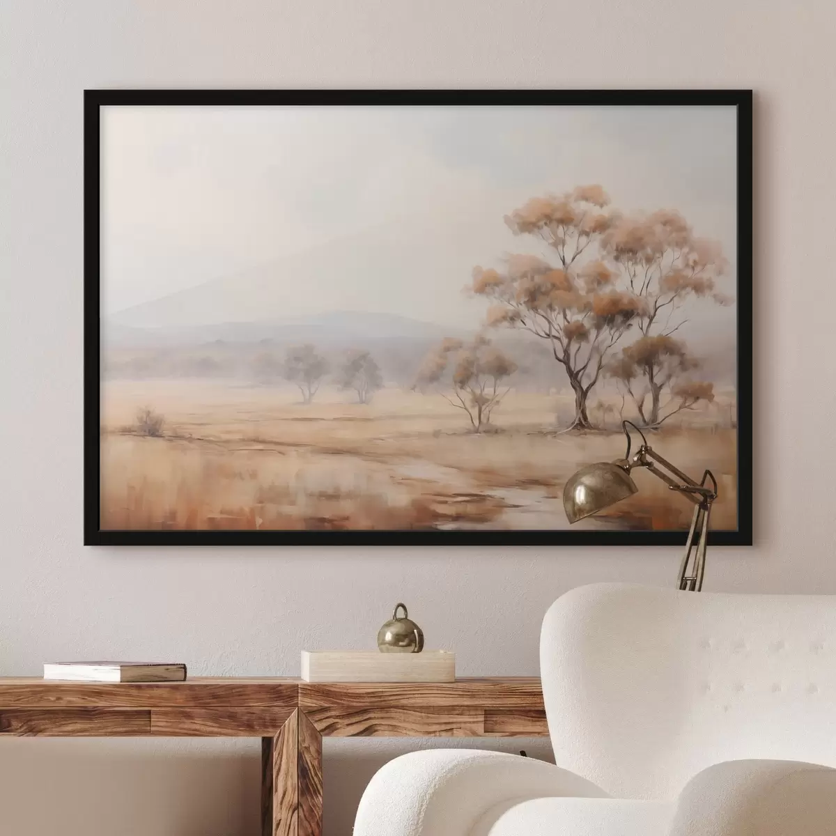 Poster Un câmp cu iarbă portocalie și câțiva copaci cu frunze portocalii, munți în fundal cu un cer noros f44927