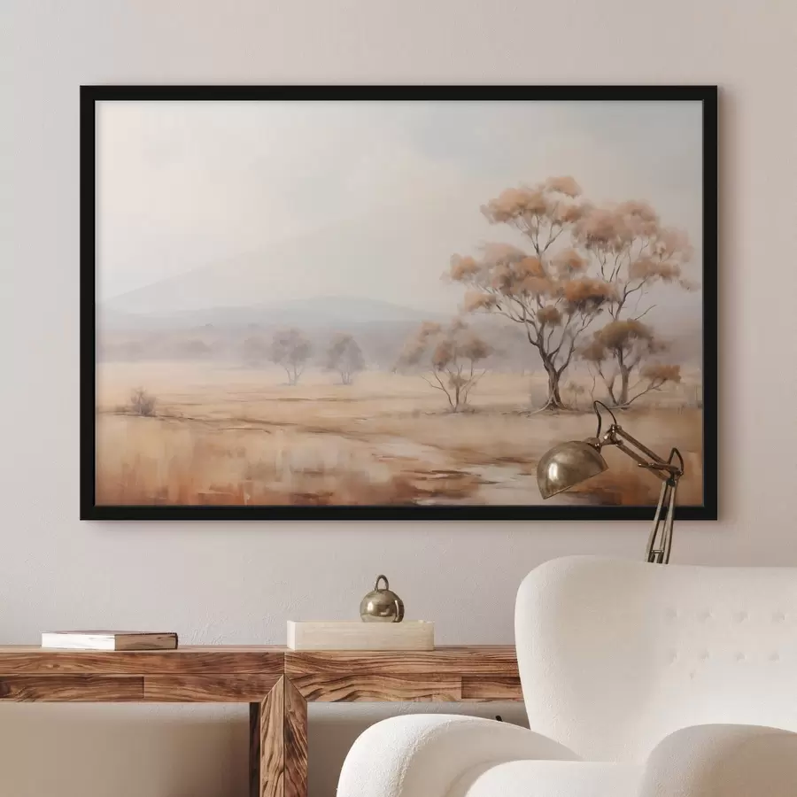 fototapet Un câmp cu iarbă portocalie și câțiva copaci cu frunze portocalii, munți în fundal cu un cer noros f44927