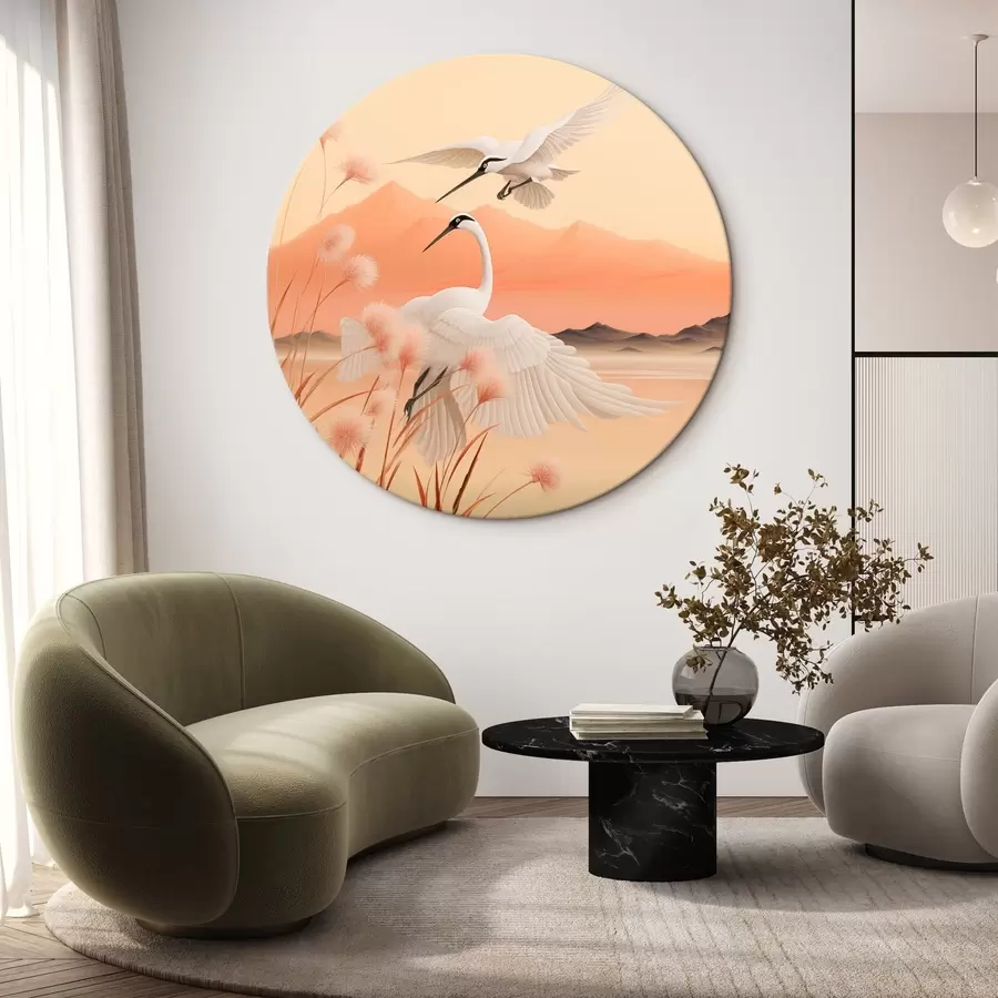 Tablouri Macarale albe cu stuf roz în prim-plan, munți și un lac în fundal, lumină portocalie moale r44925