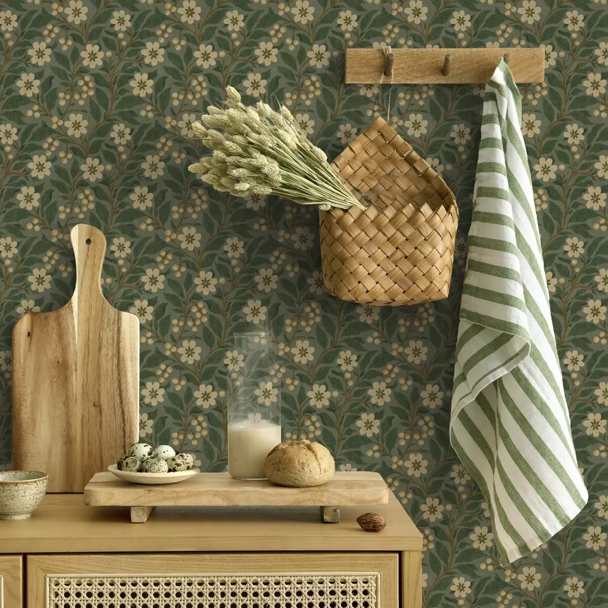 Wallpaper Flori galbene și fructe de pădure pe un fundal verde a00242