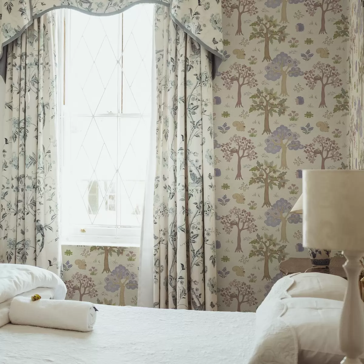 Wallpaper Pădure de zâne cu animale în stilul copiilor a00264