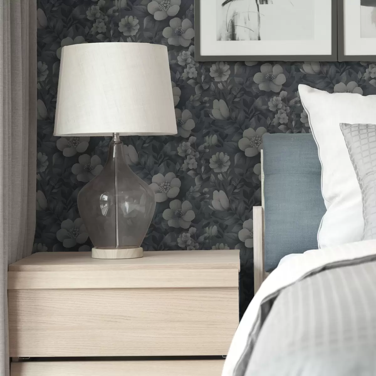 Wallpaper Model albastru închis cu flori albe voluminoase a00282