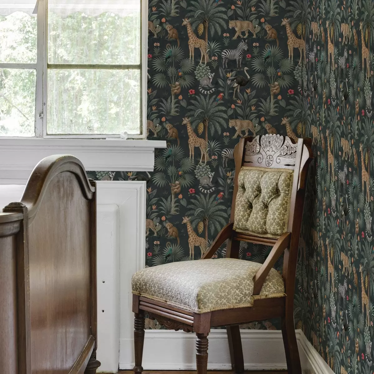 Wallpaper Animale tropicale realiste printre plante a00427