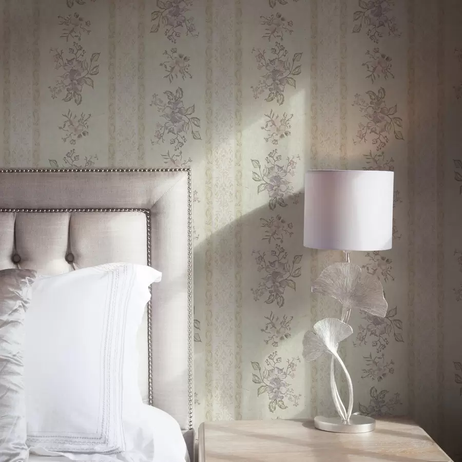 fototapet Flori de epocă pe un fundal dungat cu ornament a00440