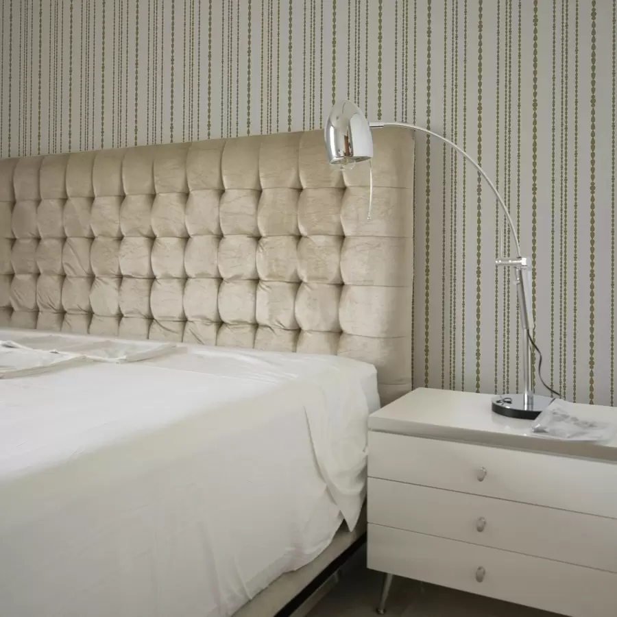 fototapet Model minimalist sub formă de picături galbene într-o bandă verticală a00448