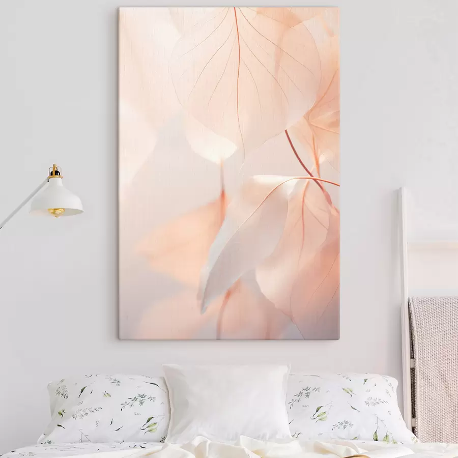 Tablouri Close-up de frunze translucide cu vene delicate, paleta de culori piersică moale și alb, fundal neclar s45556