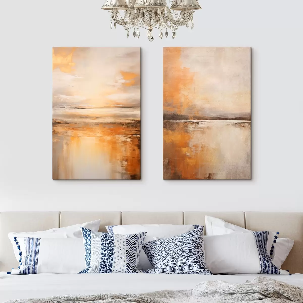 Tablouri O pictură abstractă a unui peisaj de plajă cu un ocean calm, nisip portocaliu și un cer noros cu soare m00653