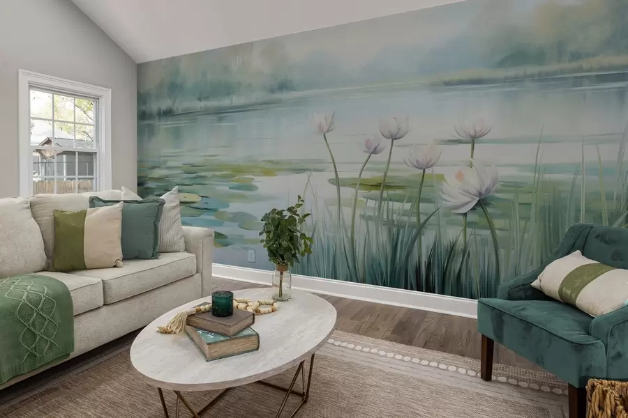 fototapet Peisaj cu un lac, nuferi și frunze de nufăr, copaci în fundal, într-un mediu calm, în tonuri de albastru deschis și verde w09395