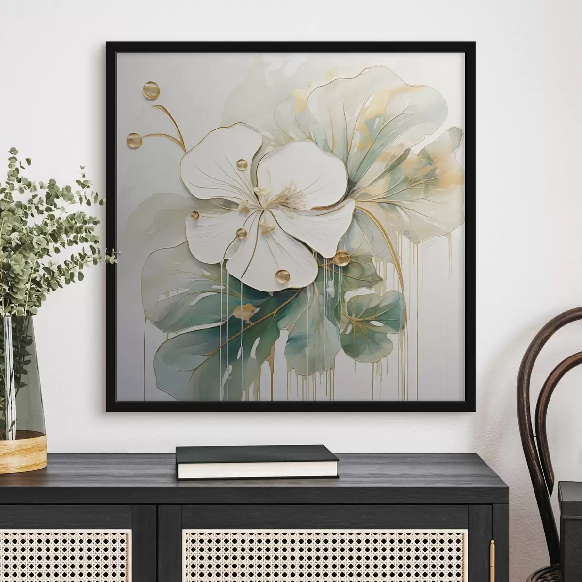 Poster O floare albă cu detalii galben-portocalii și frunze verzi f45815