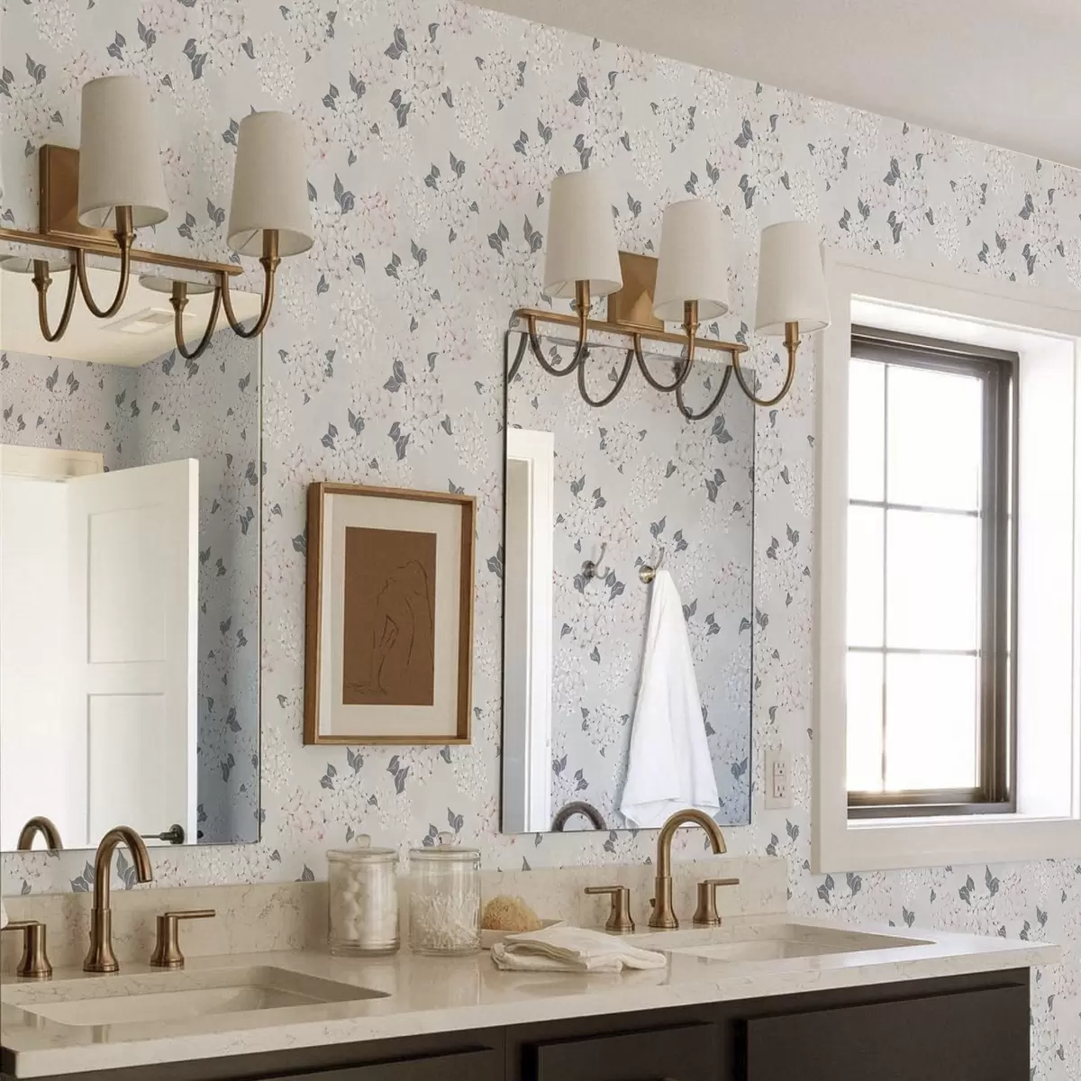 Wallpaper Flori aerisite pe un fundal deschis, în nuanțe delicate de roz-gri a00600