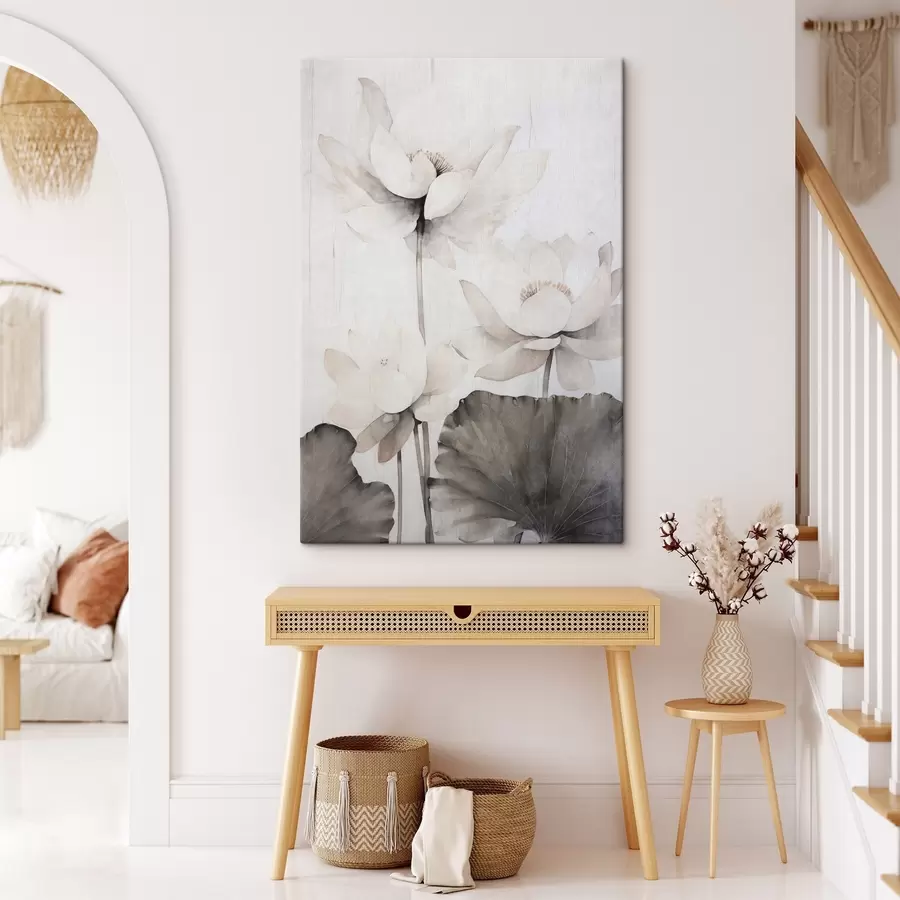 Tablouri Flori de lotus albe texturate cu frunze întunecate, fundal deschis, design minimalist s45936