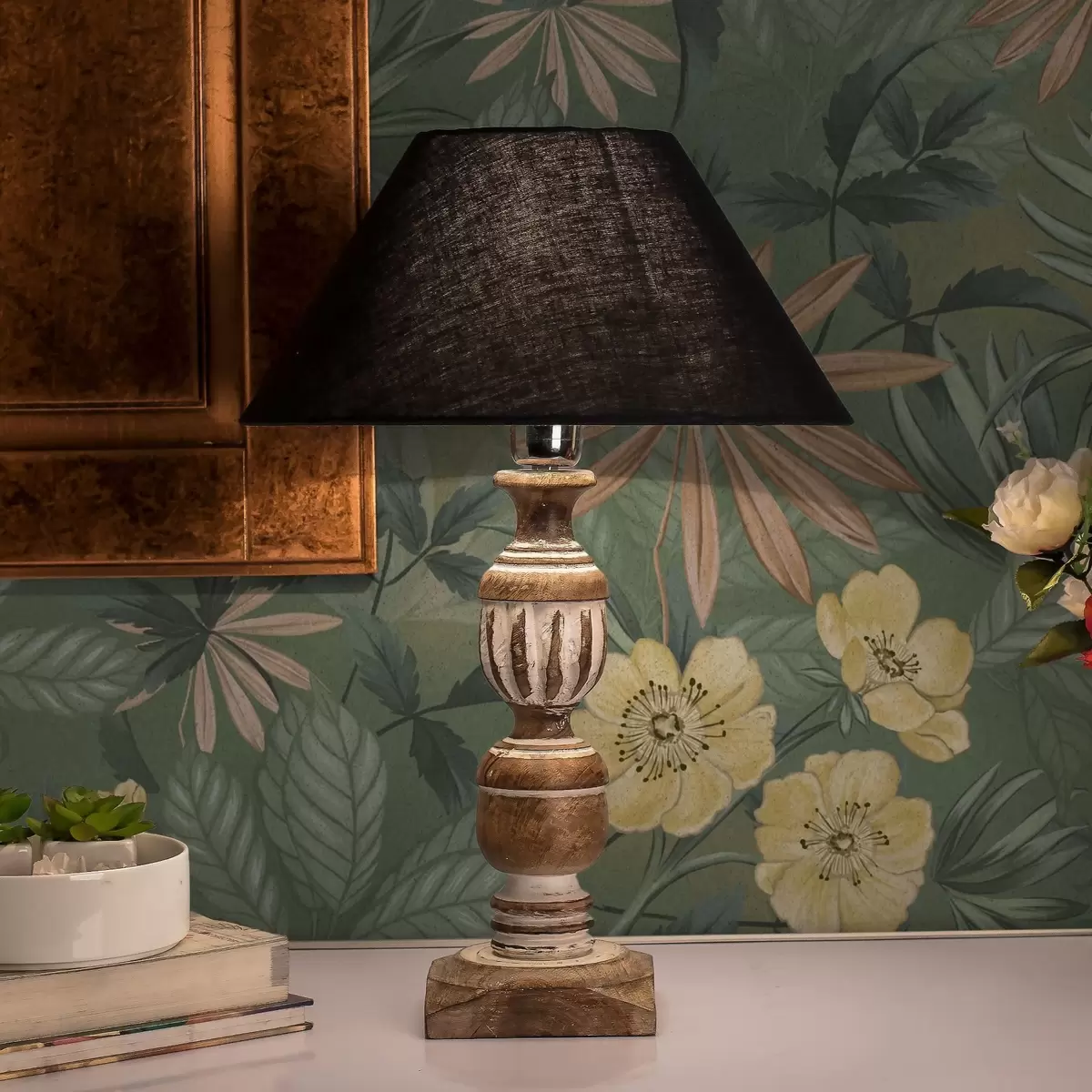 Wallpaper Flori galbene în mijlocul texturii frunzelor verzi a00718