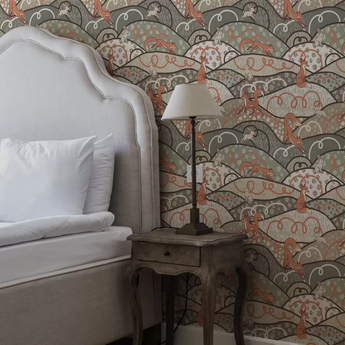 Wallpaper Vulpi și iepuri pe dealuri ondulate, model retro a00690