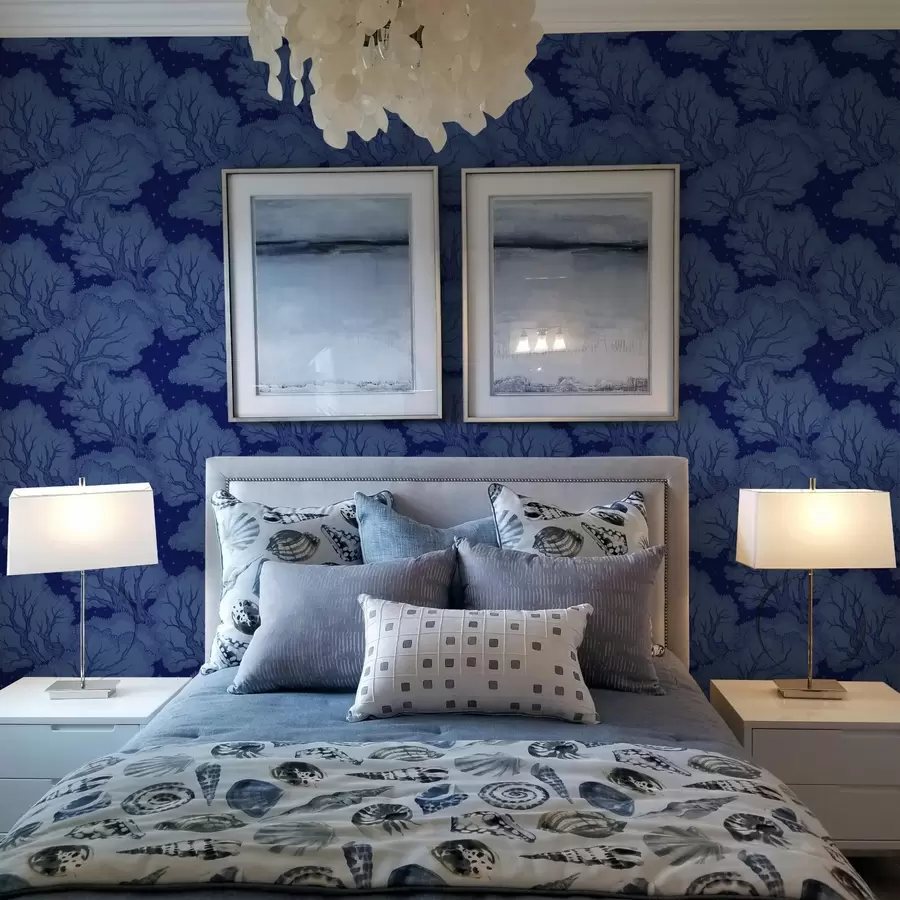 fototapet Siluete de copaci sub un cer înstelat în nuanțe de albastru a00798