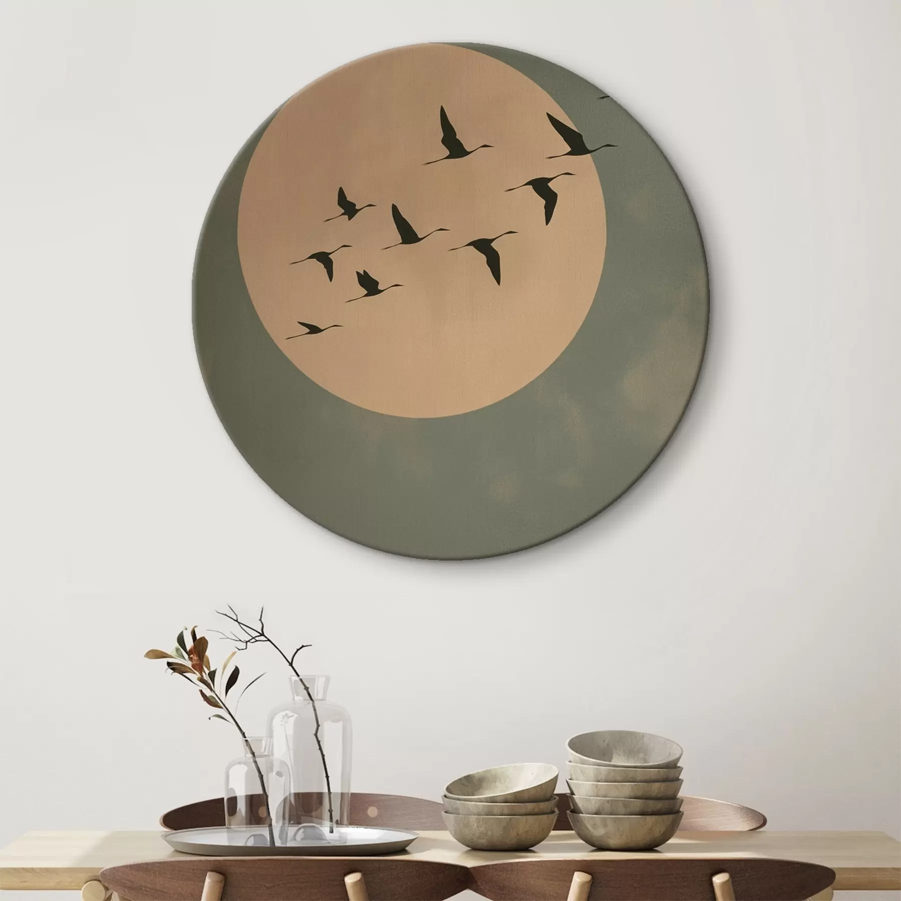 Tablouri Un stol de păsări zburând pe fundalul unei luni mari și calde r46162