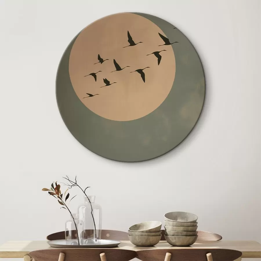 Tablouri Un stol de păsări zburând pe fundalul unei luni mari și calde r46162