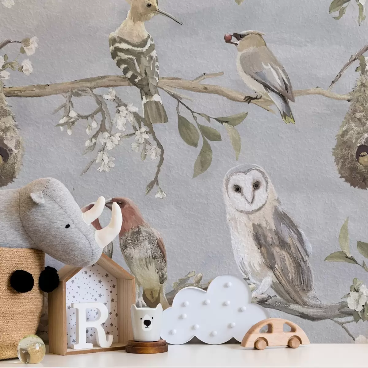 Wallpaper Păsări pe ramuri cu flori pe fundal gri a00738