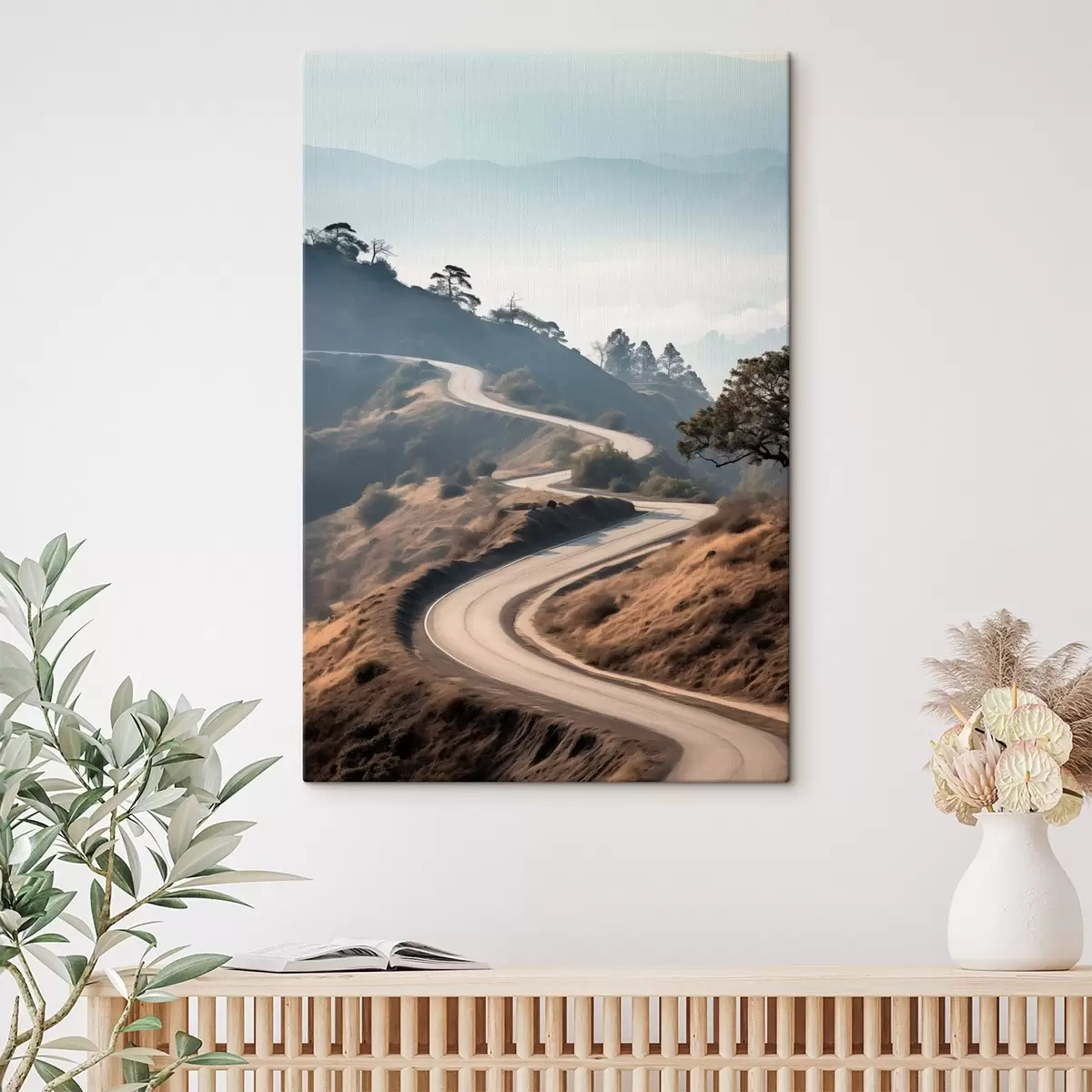 Tablouri Un drum sinuos prin peisajul deluros, cu iarbă uscată, sub un cer senin, cu munți în depărtare s46289